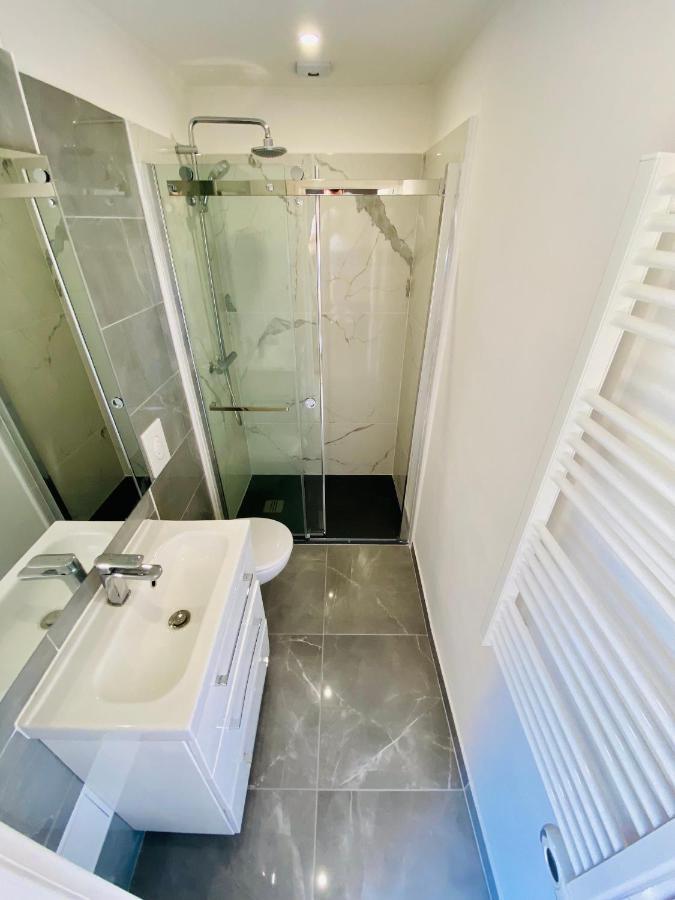 Lovely Apartment Heart Of Golden Square Fiber Wifi Nice Exteriör bild
